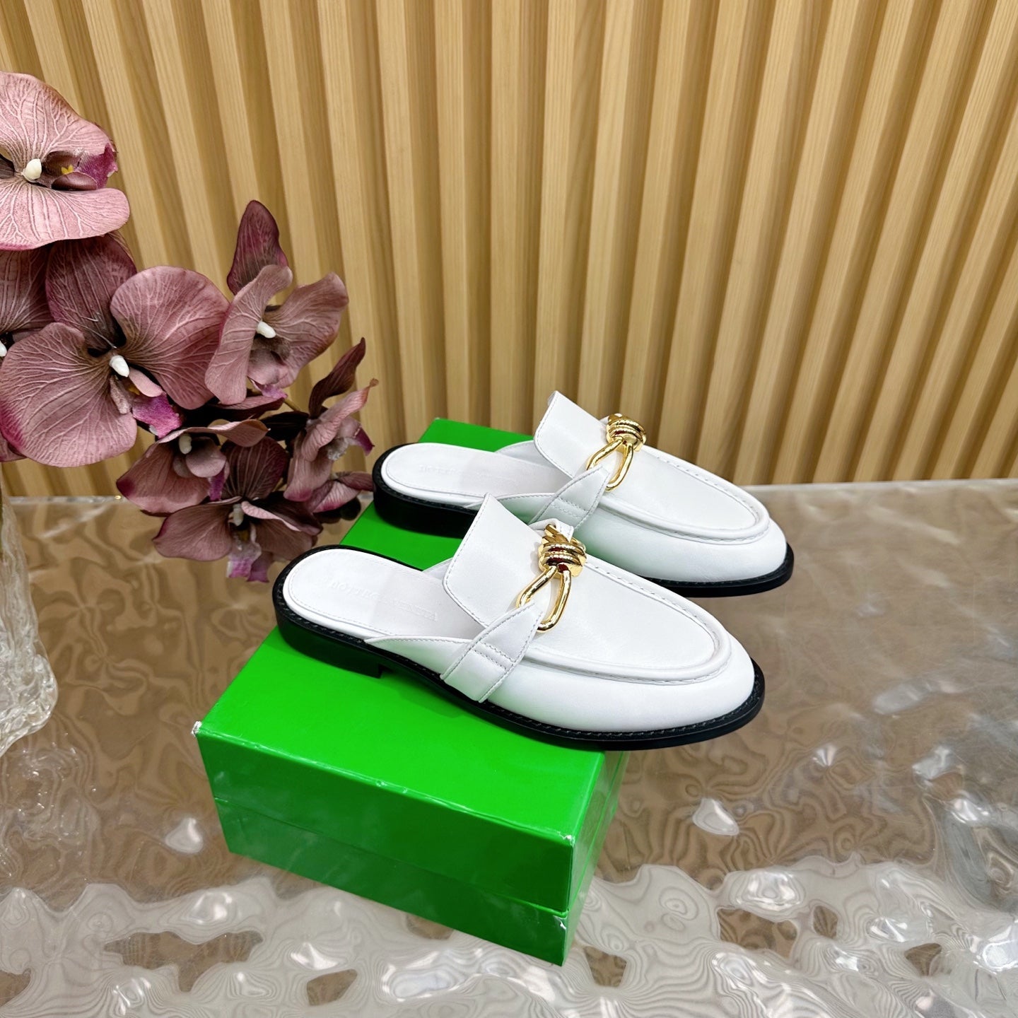 OPEN-BACK LOAFER REALISED IN WHITE SOFT CALFSKIN WITH SIGNATURE METALLIC KNOT DETAIL - 35