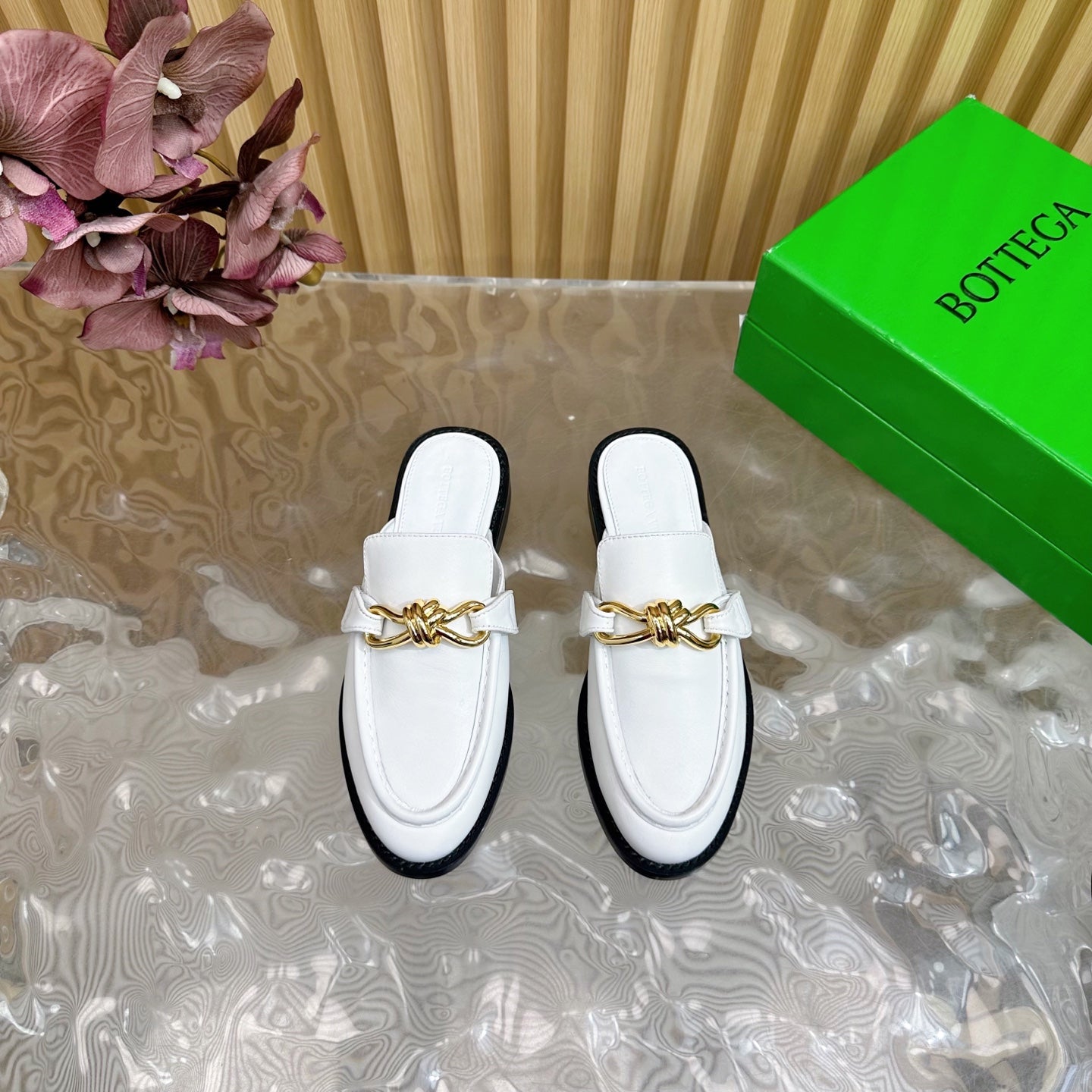 OPEN-BACK LOAFER REALISED IN WHITE SOFT CALFSKIN WITH SIGNATURE METALLIC KNOT DETAIL - 35