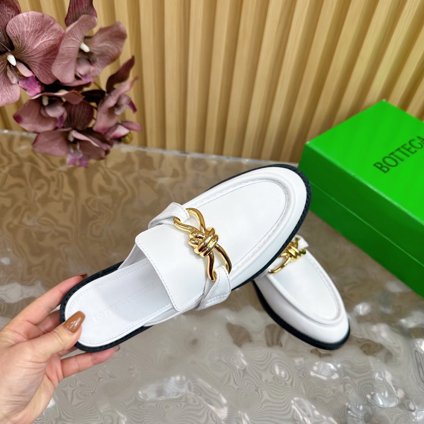 OPEN-BACK LOAFER REALISED IN WHITE SOFT CALFSKIN WITH SIGNATURE METALLIC KNOT DETAIL - 35