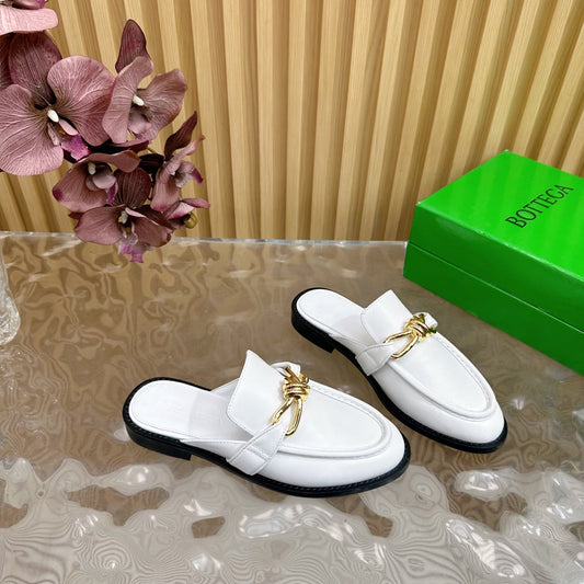 OPEN-BACK LOAFER REALISED IN WHITE SOFT CALFSKIN WITH SIGNATURE METALLIC KNOT DETAIL - 35