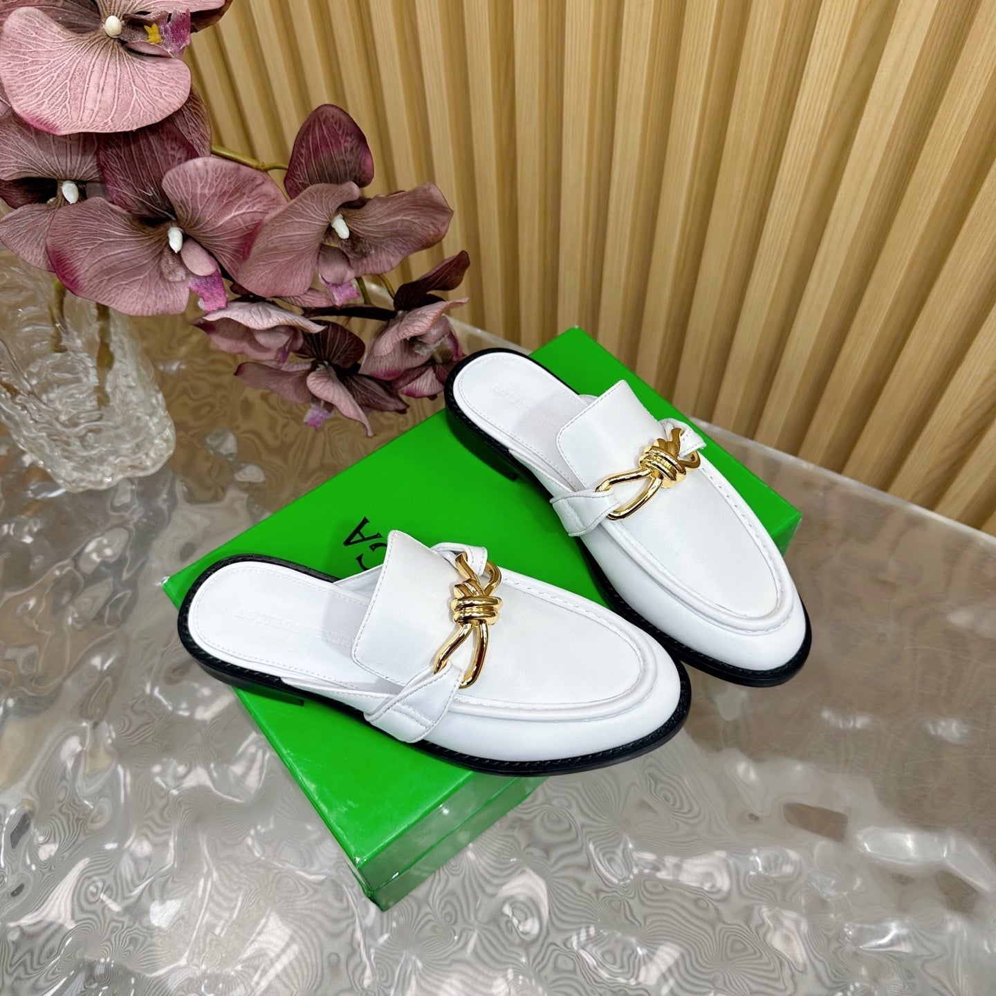 OPEN-BACK LOAFER REALISED IN WHITE SOFT CALFSKIN WITH SIGNATURE METALLIC KNOT DETAIL - 35