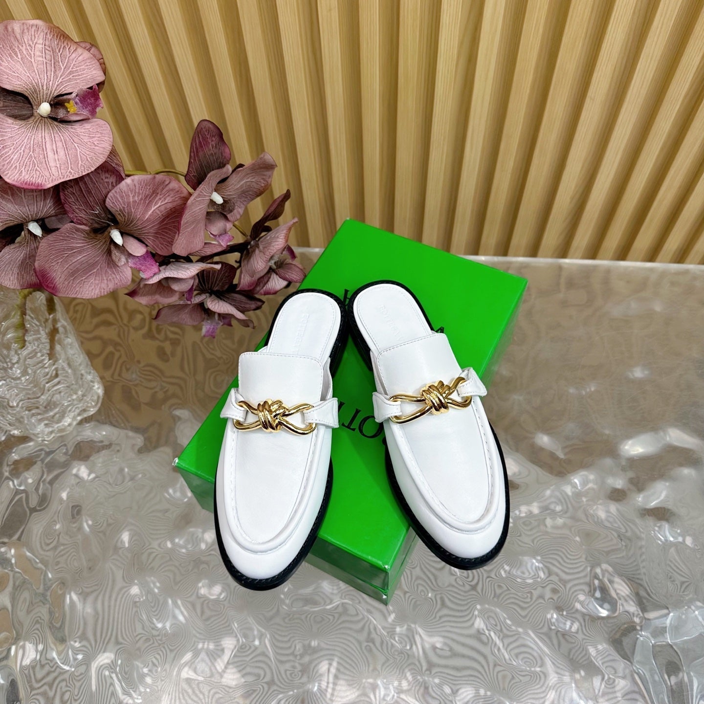 OPEN-BACK LOAFER REALISED IN WHITE SOFT CALFSKIN WITH SIGNATURE METALLIC KNOT DETAIL - 35