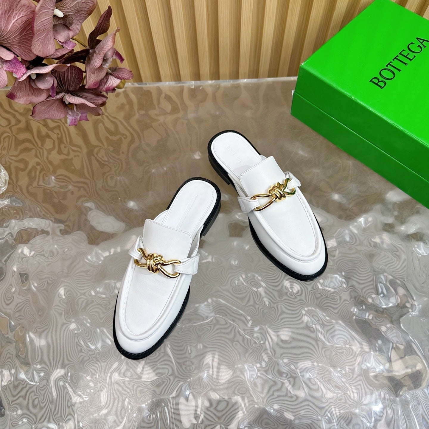 OPEN-BACK LOAFER REALISED IN WHITE SOFT CALFSKIN WITH SIGNATURE METALLIC KNOT DETAIL - 35