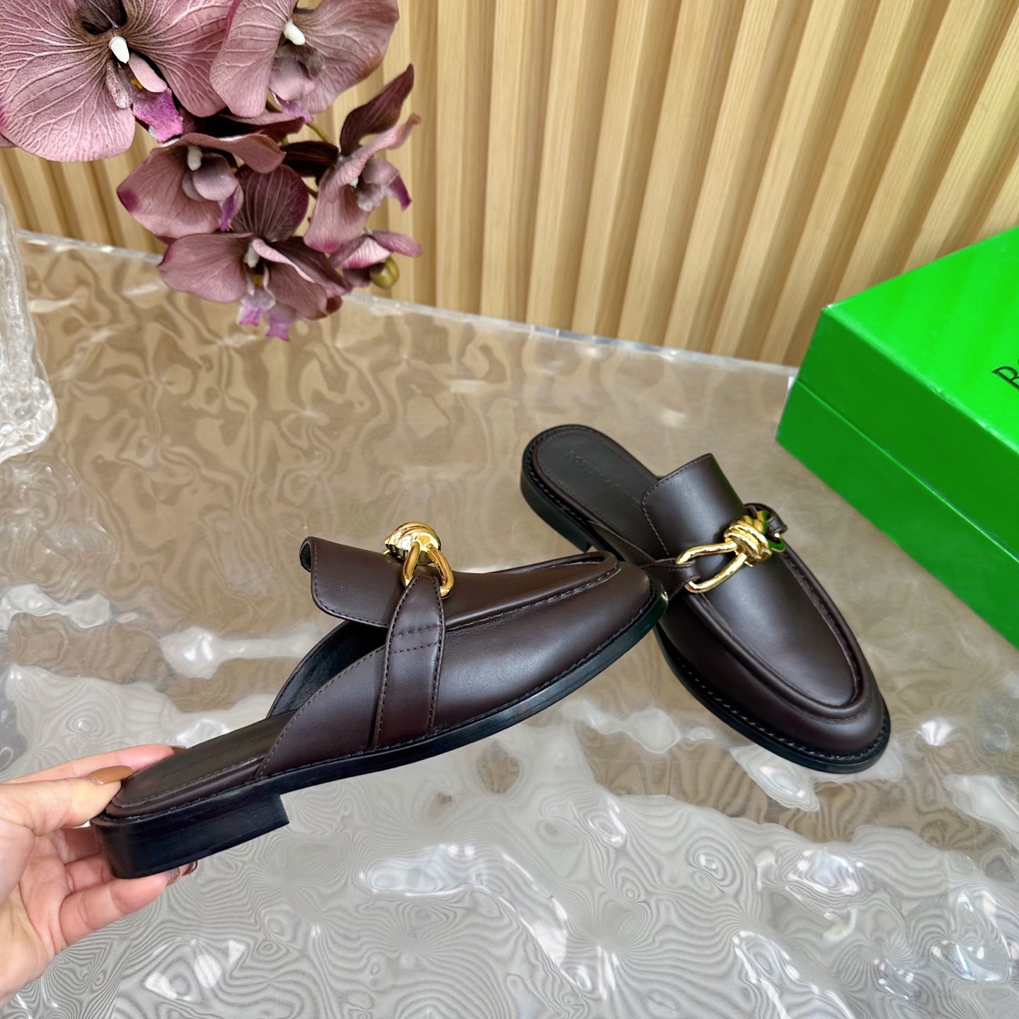 OPEN-BACK LOAFER REALISED IN CHESTNUT BROWN SOFT CALFSKIN WITH SIGNATURE METALLIC KNOT DETAIL - 35