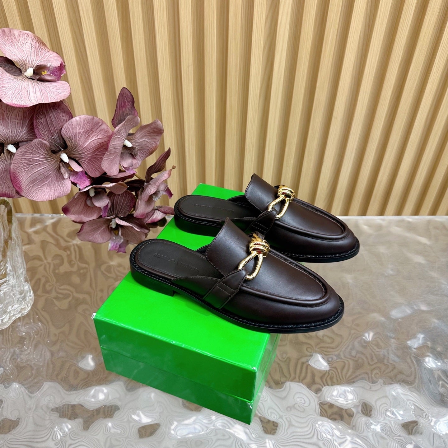 OPEN-BACK LOAFER REALISED IN CHESTNUT BROWN SOFT CALFSKIN WITH SIGNATURE METALLIC KNOT DETAIL - 35