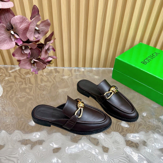 OPEN-BACK LOAFER REALISED IN CHESTNUT BROWN SOFT CALFSKIN WITH SIGNATURE METALLIC KNOT DETAIL - 35