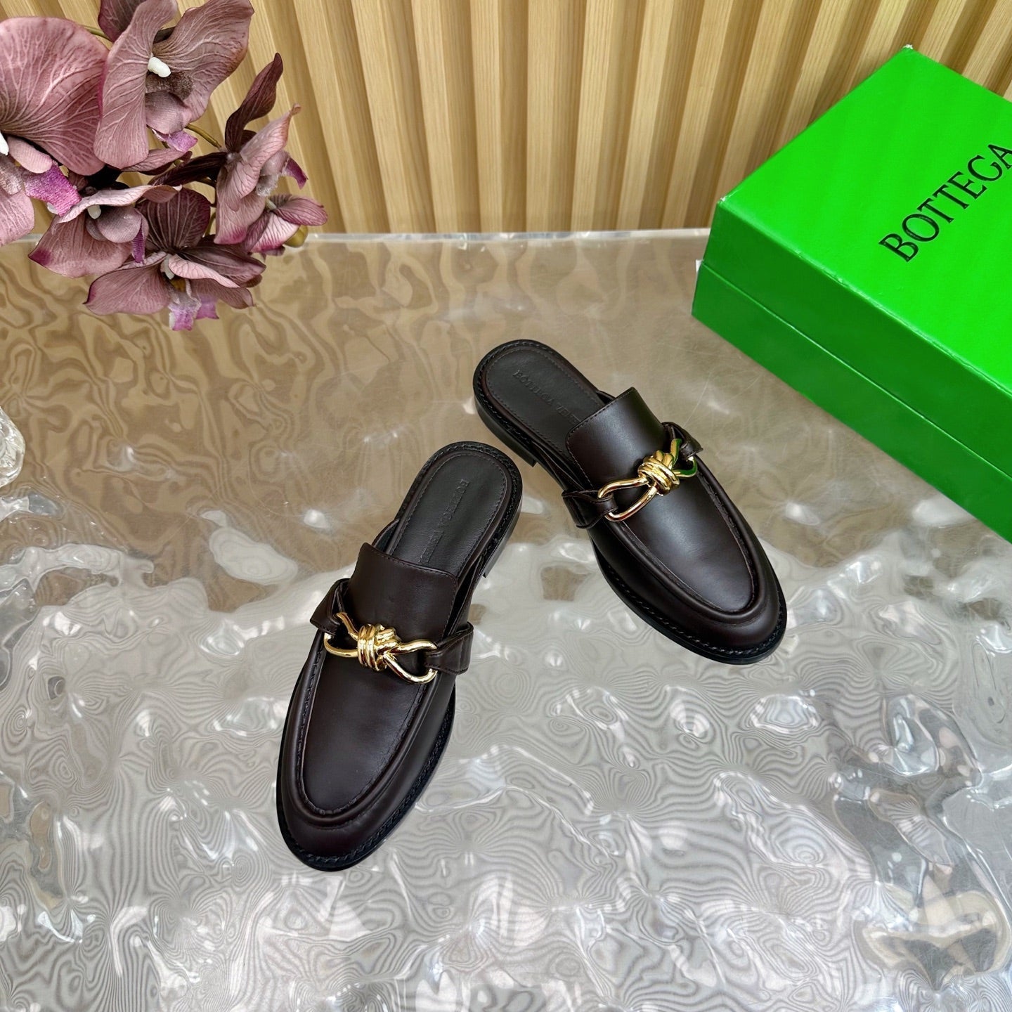 OPEN-BACK LOAFER REALISED IN CHESTNUT BROWN SOFT CALFSKIN WITH SIGNATURE METALLIC KNOT DETAIL - 35