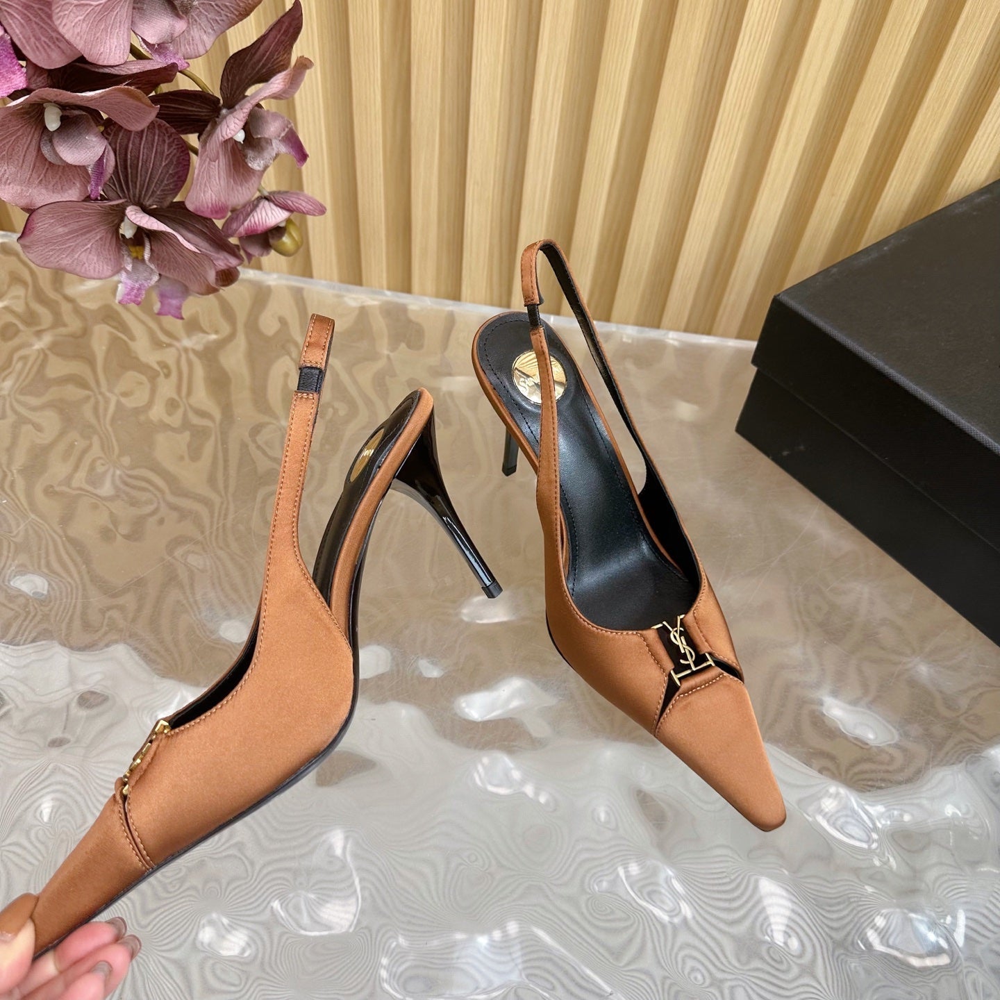BABYLONE SLINGBACK PUMPS IN RUSTIC ORANGE SILK GOLD LOGO - 35