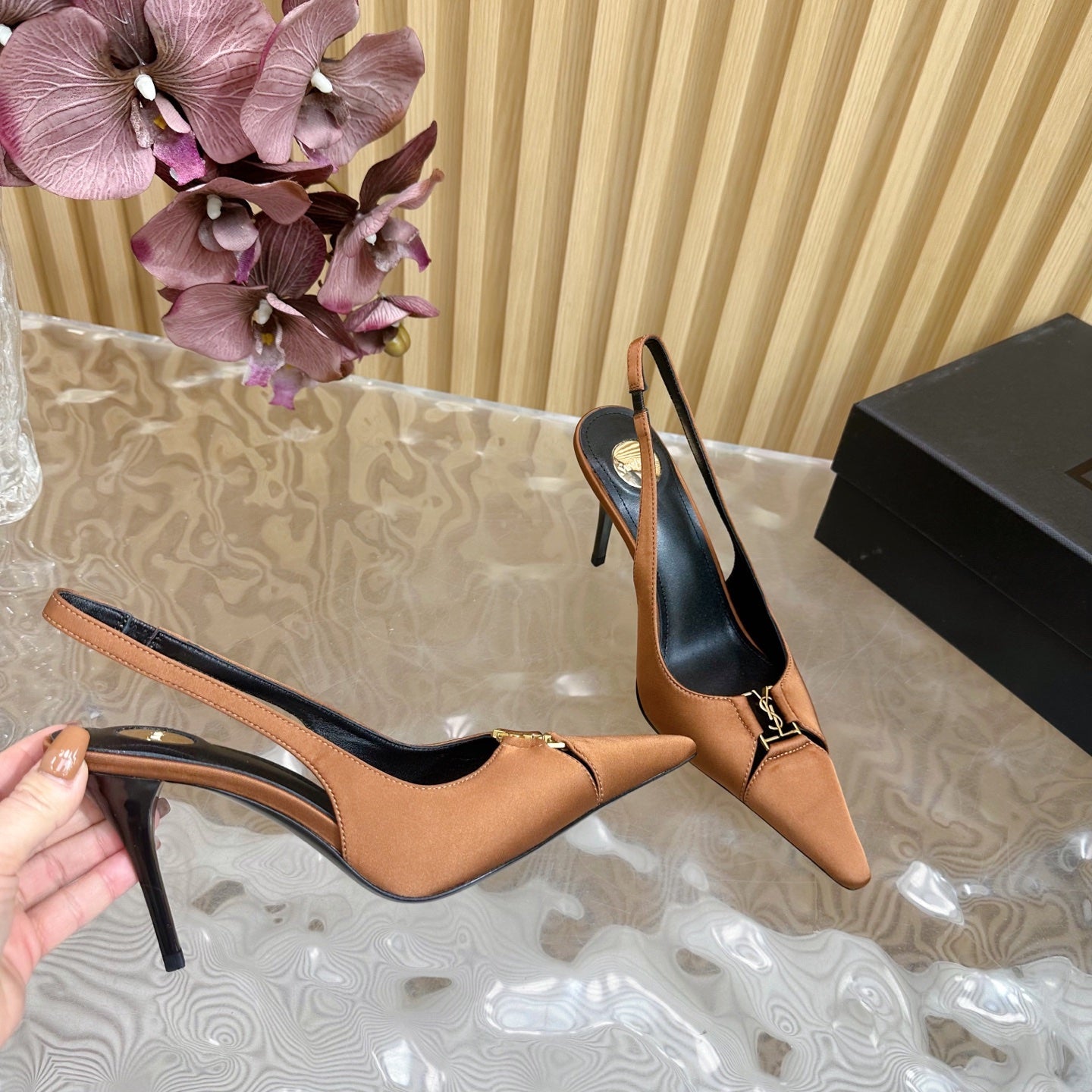 BABYLONE SLINGBACK PUMPS IN RUSTIC ORANGE SILK GOLD LOGO - 35