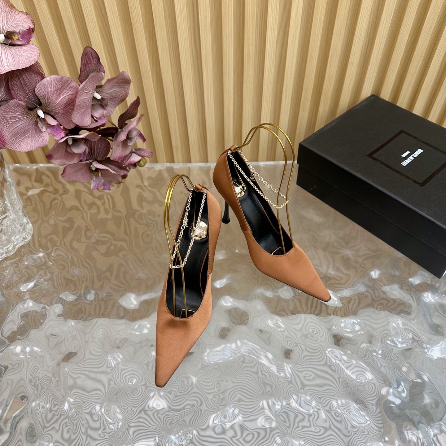 RÉGINE PUMPS IN RUSTIC ORANGE SATIN GOLD CHAIN - 35