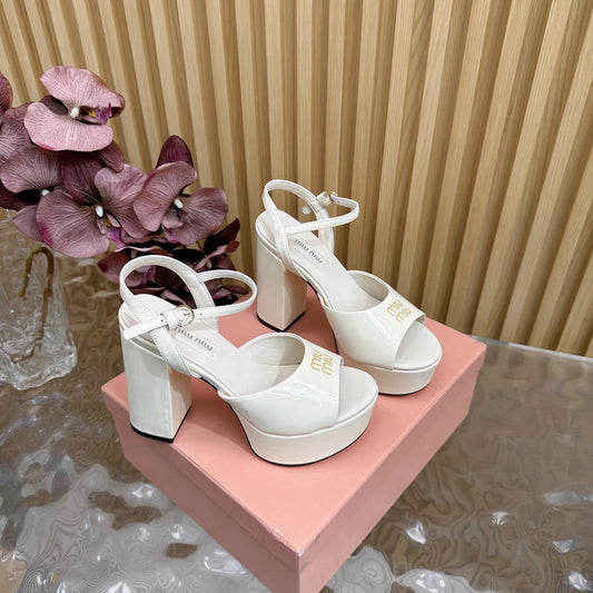 PLATFORM HEELS IN WHITE PATENT CALFSKIN GOLD LOGO IN STRAP - 35