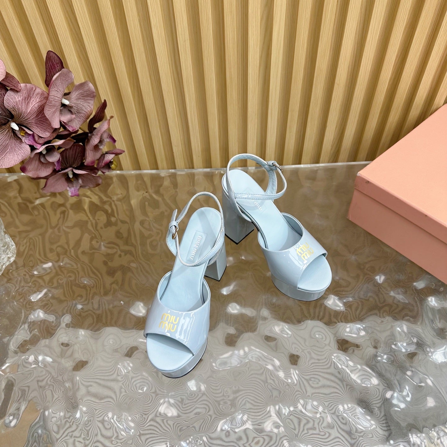 PLATFORM HEELS IN BABY BLUE PATENT CALFSKIN GOLD LOGO IN STRAP - 35