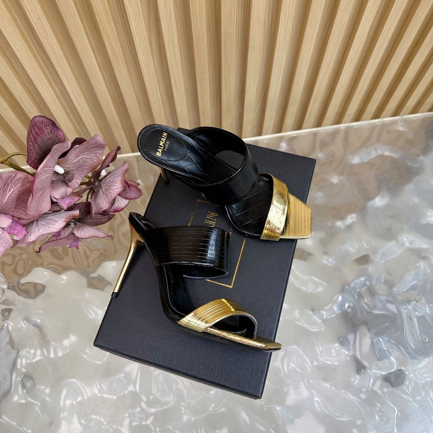 BALMAIN 25S MULES IN STRIPED LEATHER 95MM IN BLACK AND GOLD CALFSKIN - 35