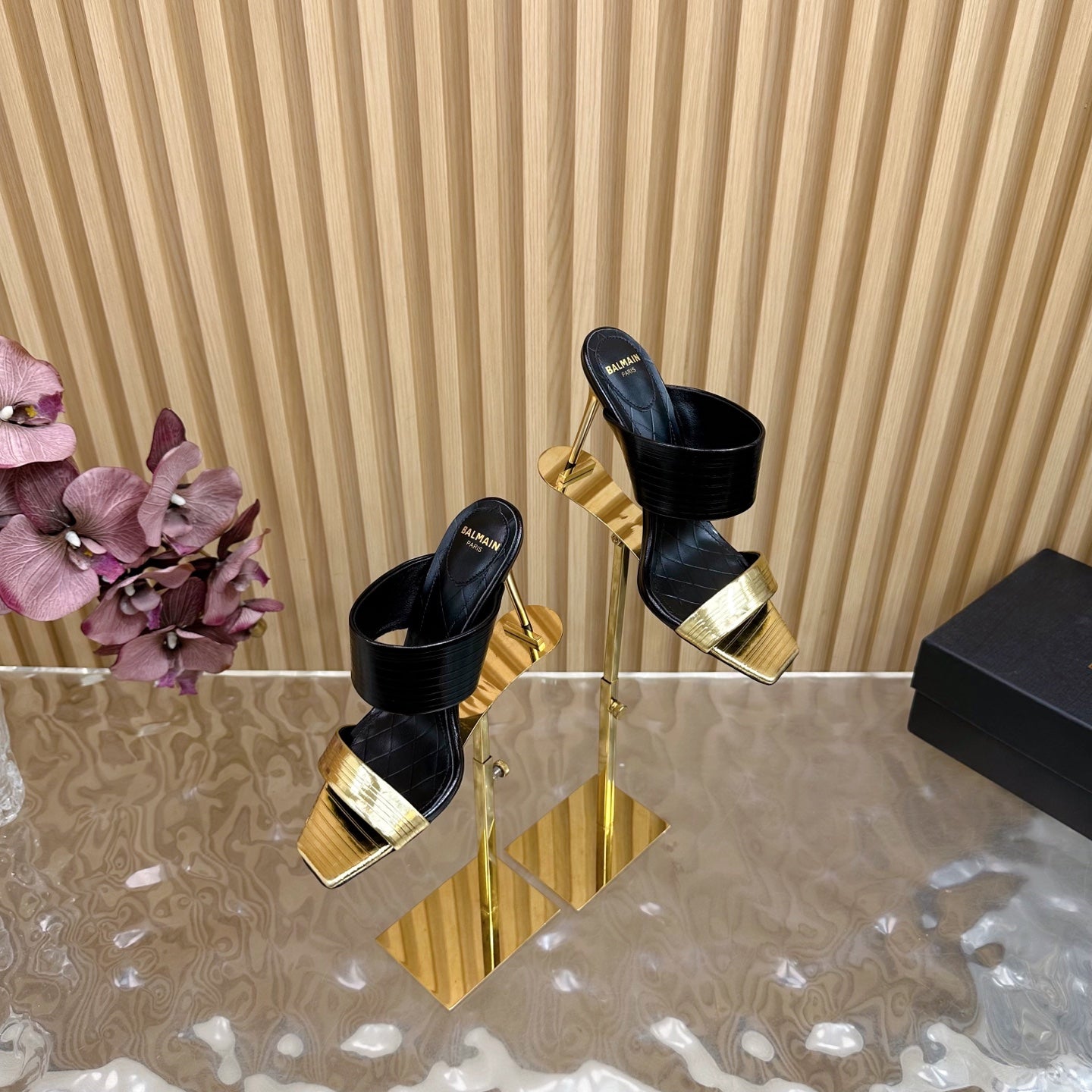 BALMAIN 25S MULES IN STRIPED LEATHER 95MM IN BLACK AND GOLD CALFSKIN - 35