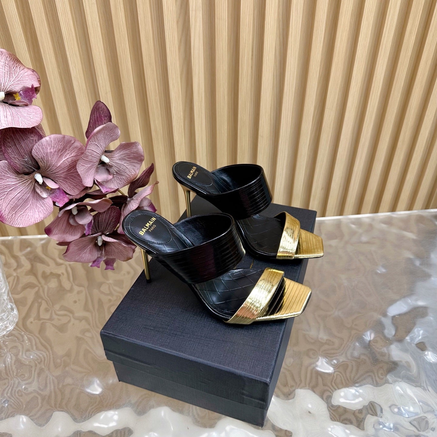 BALMAIN 25S MULES IN STRIPED LEATHER 95MM IN BLACK AND GOLD CALFSKIN - 35