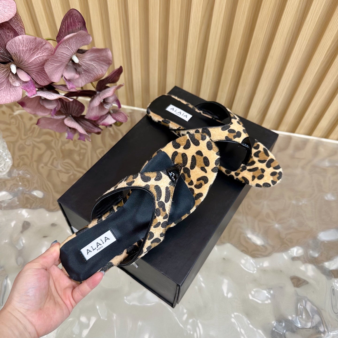 ALAIA PLATFORM THONG SANDALS 25S IN LEOPARD PONY HAIR LEATHER - 35