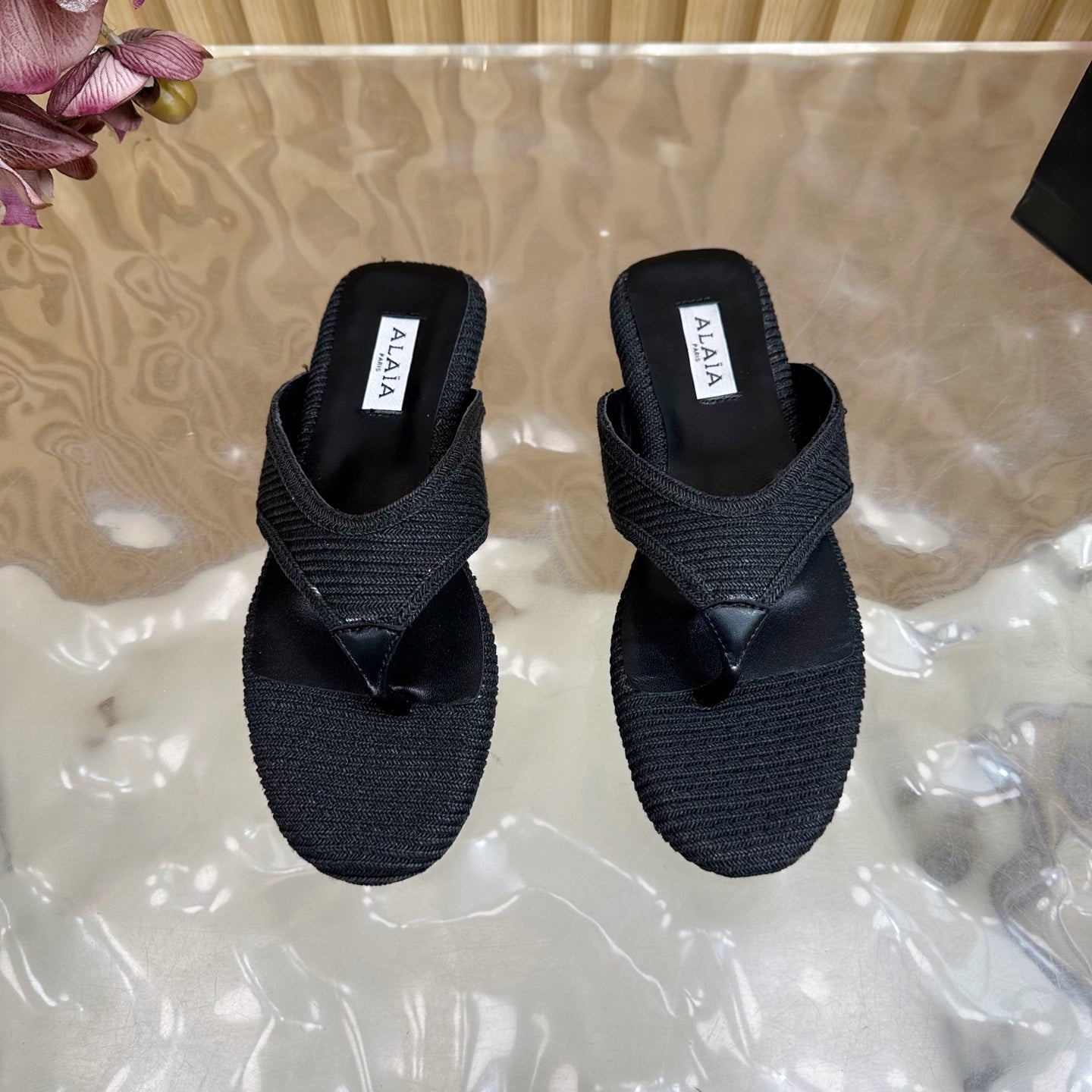 ALAIA PLATFORM THONG SANDALS 25S IN BLACK RAFFIA AND CALFSKIN - 35