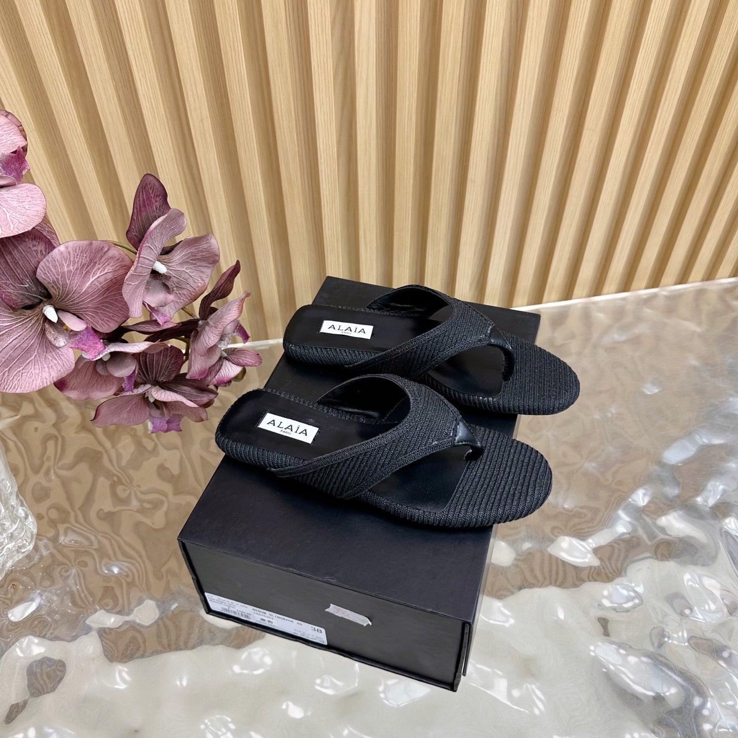 ALAIA PLATFORM THONG SANDALS 25S IN BLACK RAFFIA AND CALFSKIN - 35