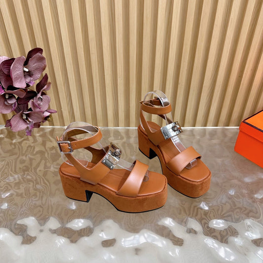 БОСОНІЖКИ HM 25S CLASSIC WEDGE 70 ММ ІЗ КОРИЧНЕВОЇ ОВЕЧОЇ ШКІРИ ЗІ СРІБНОЮ ФУРНІТУРОЮ – 35