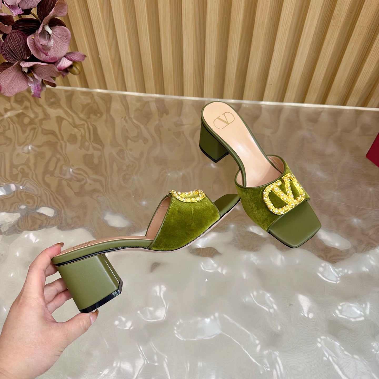 VALENTINO 25S HIGH-HEEL MULES 60 MM IN MOSS GREEN VELVET AND CALFSKIN WITH GOLD HARDWARE - 35