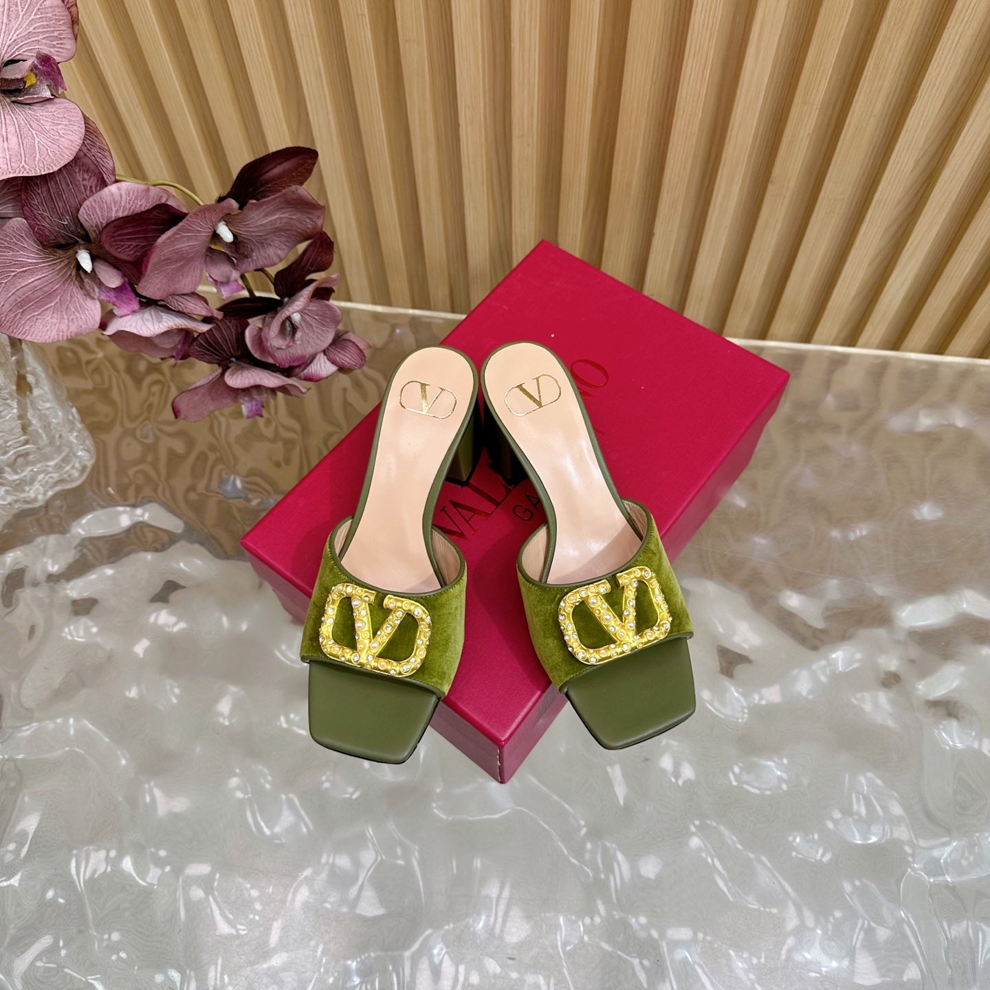 VALENTINO 25S HIGH-HEEL MULES 60 MM IN MOSS GREEN VELVET AND CALFSKIN WITH GOLD HARDWARE - 35