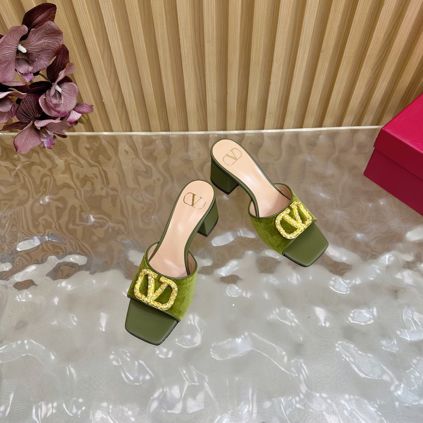 VALENTINO 25S HIGH-HEEL MULES 60 MM IN MOSS GREEN VELVET AND CALFSKIN WITH GOLD HARDWARE - 35