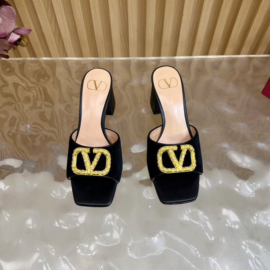 МЮЛІ-ЛОДОЧКИ VALENTINO 25S НА ПІДБОРАХ 60 ММ З ЧОРНОГО ОКСАМИТУ ТА ТЕЛЯЧОЇ ШКІРИ ІЗ ЗОЛОТОЮ ФУРНІТУРОЮ – 35