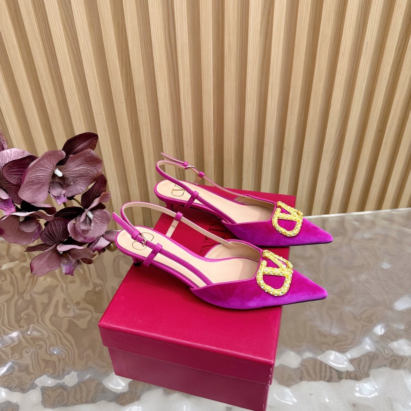 VALENTINO 25S HIGH-HEEL SLINGBACKS IN DARK PINK VELVET WITH GOLD HARDWARE - 35 / 4 cm