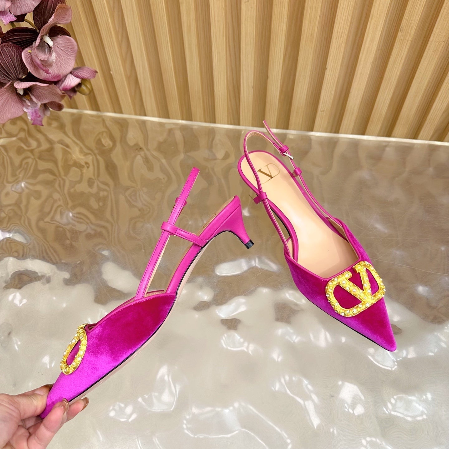 VALENTINO 25S HIGH-HEEL SLINGBACKS IN DARK PINK VELVET WITH GOLD HARDWARE - 35 / 4 cm