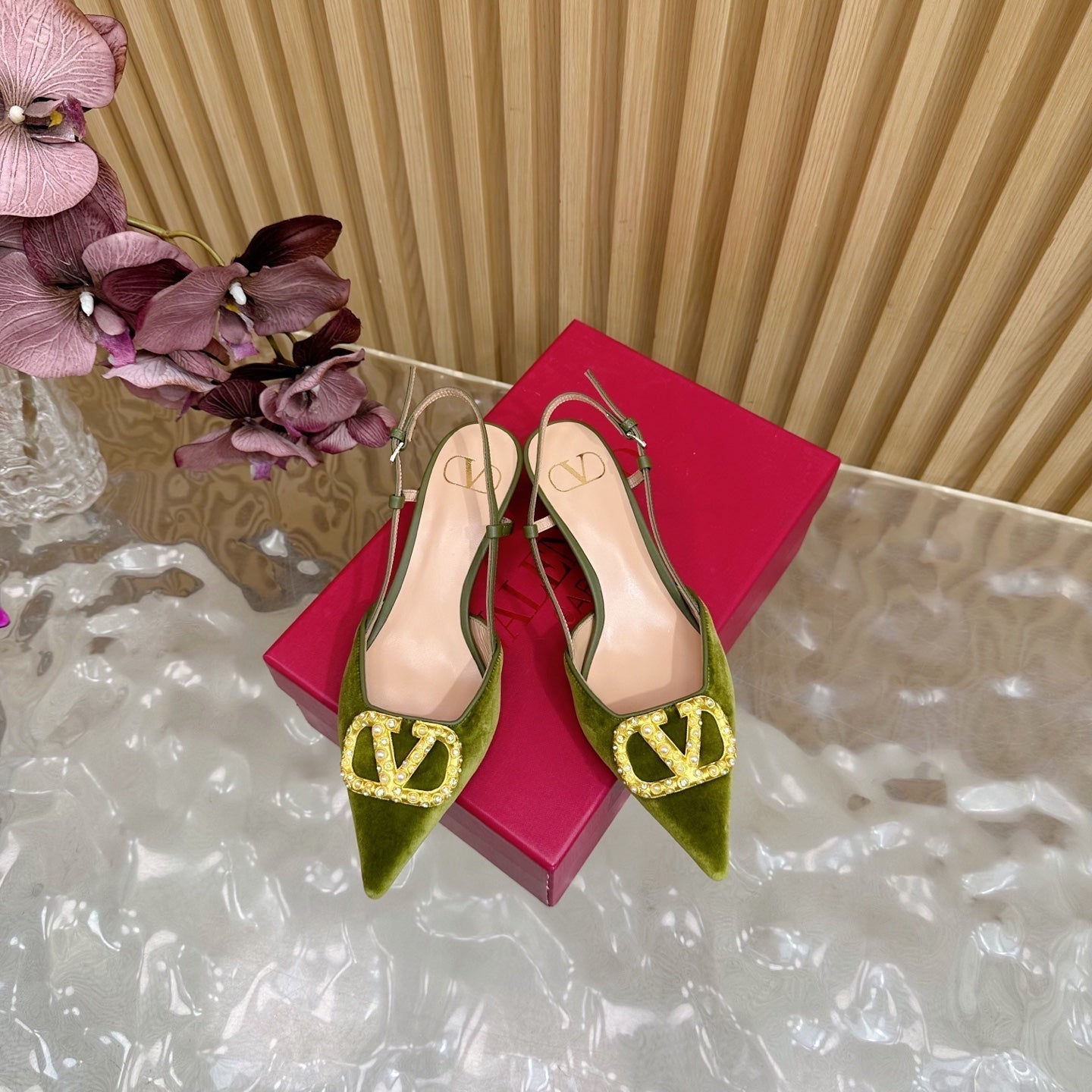 VALENTINO 25S HIGH-HEEL SLINGBACKS IN MOSS GREEN VELVET WITH GOLD HARDWARE - 35 / 4 cm