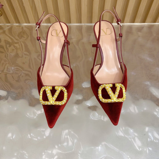 VALENTINO 25S ВИСОКІ ТУФЛІ-СЛІНГБЕКИ З ТЕМНО-ЧЕРВОНОГО ОКСАМИТУ ІЗ ЗОЛОТИСТОЮ ФУРНІТУРОЮ – 35 / 4 см