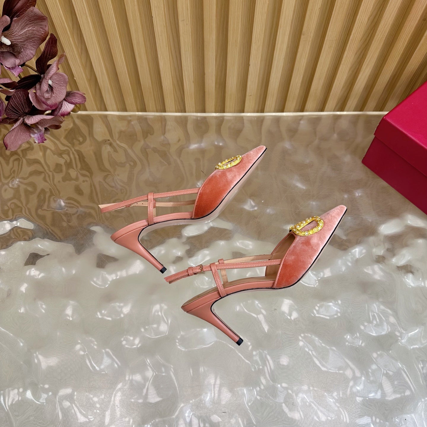 VALENTINO 25S HIGH-HEEL SLINGBACKS IN ORANGE VELVET WITH GOLD HARDWARE - 35 / 4 cm