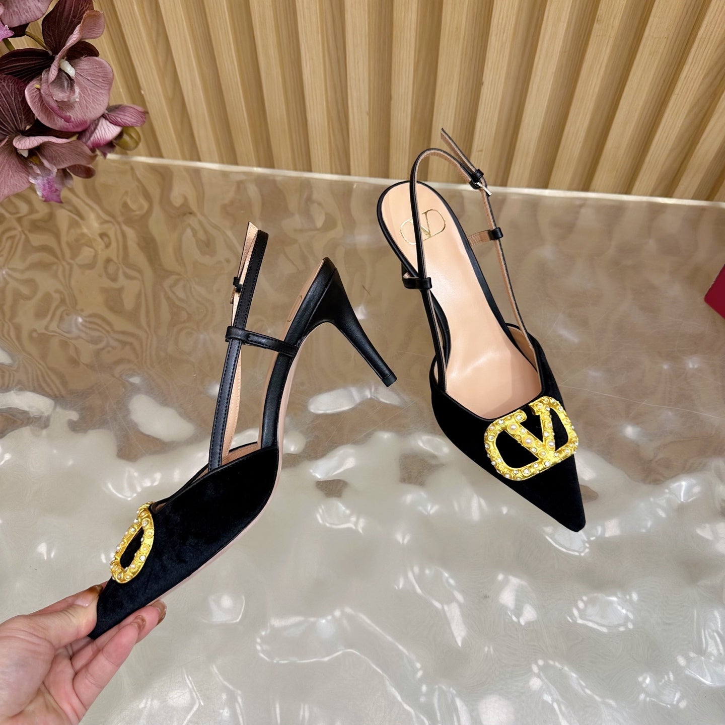 VALENTINO 25S HIGH-HEEL SLINGBACKS IN BLACK VELVET WITH GOLD HARDWARE - 35 / 4 cm