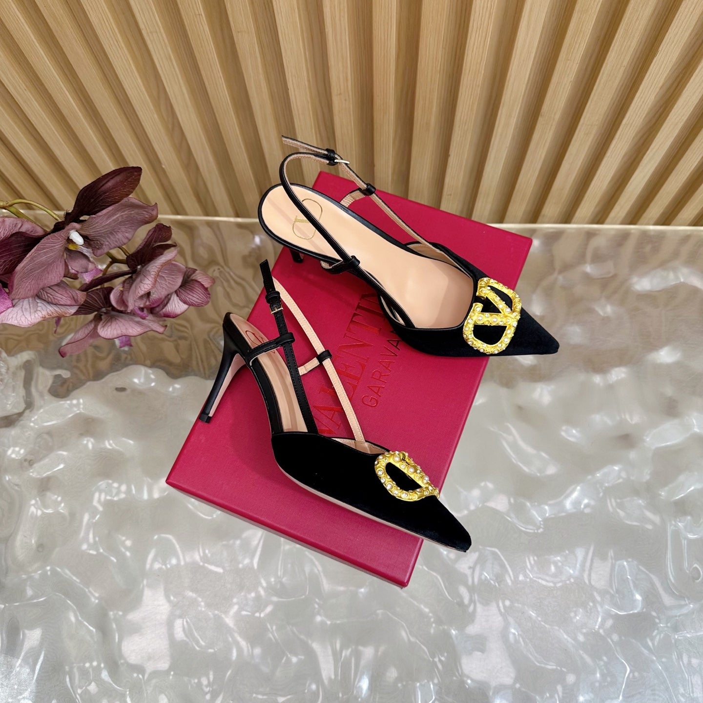 VALENTINO 25S HIGH-HEEL SLINGBACKS IN BLACK VELVET WITH GOLD HARDWARE - 35 / 4 cm