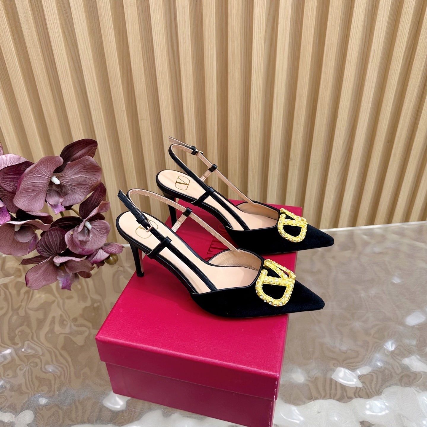 VALENTINO 25S HIGH-HEEL SLINGBACKS IN BLACK VELVET WITH GOLD HARDWARE - 35 / 4 cm