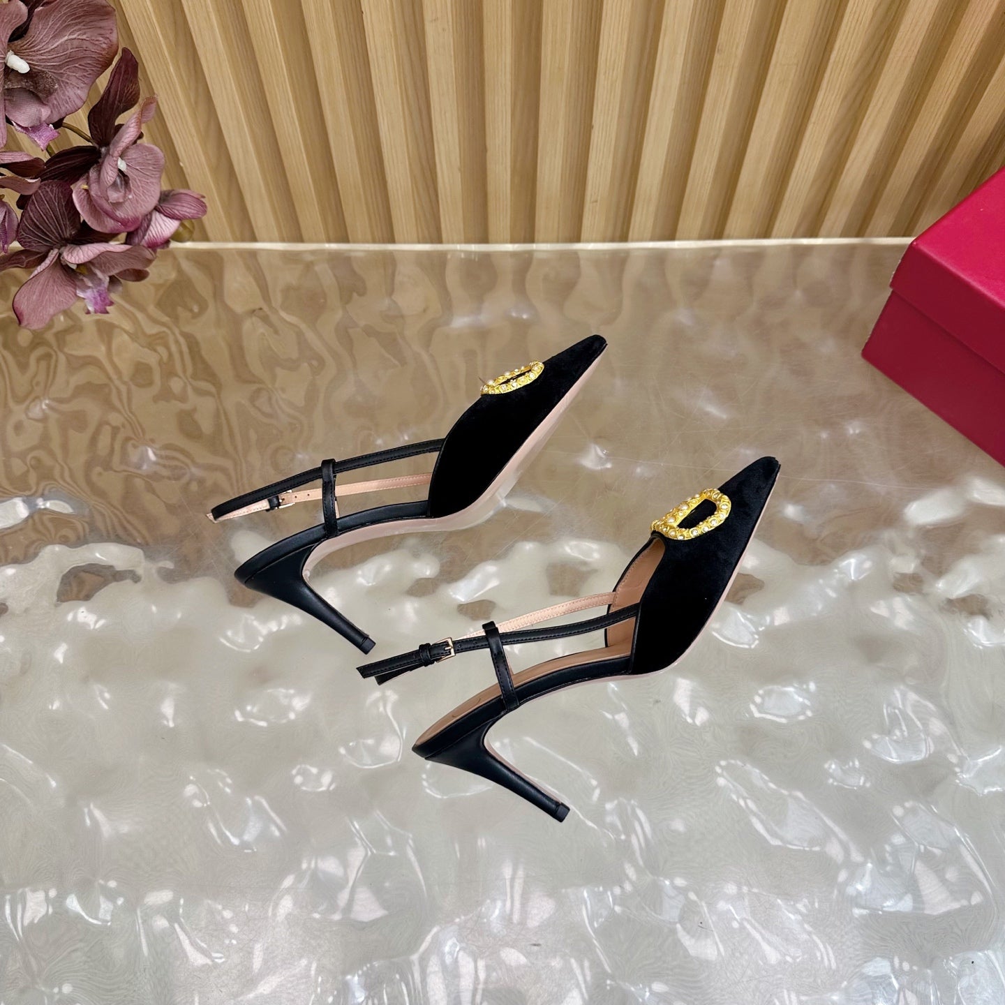 VALENTINO 25S HIGH-HEEL SLINGBACKS IN BLACK VELVET WITH GOLD HARDWARE - 35 / 4 cm