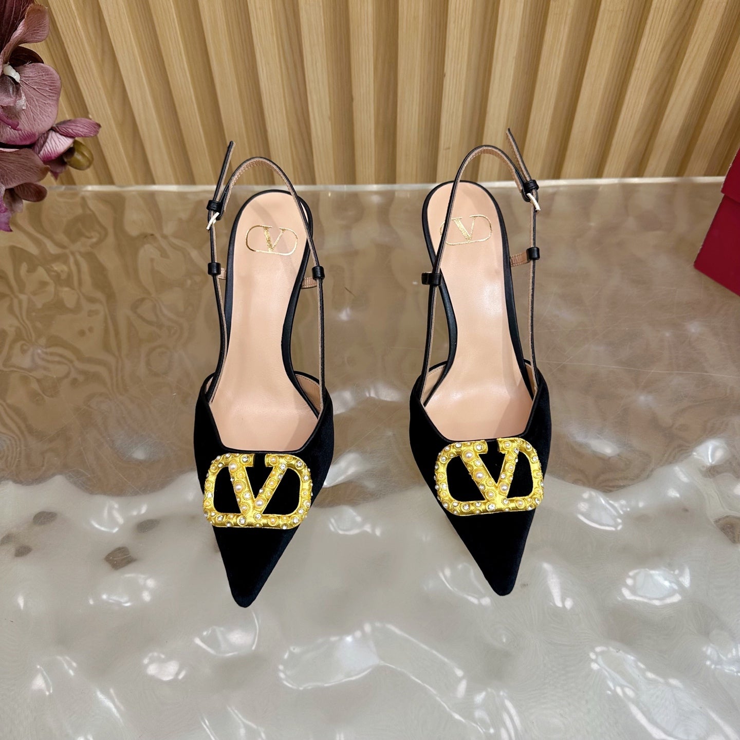 VALENTINO 25S HIGH-HEEL SLINGBACKS IN BLACK VELVET WITH GOLD HARDWARE - 35 / 4 cm