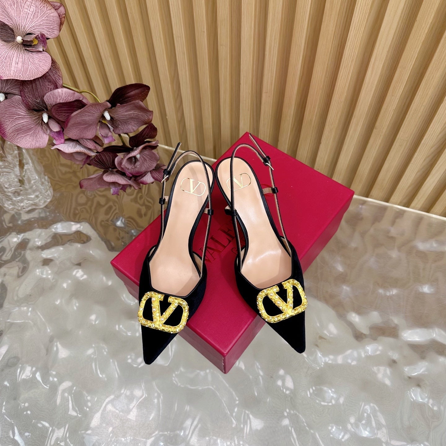 VALENTINO 25S HIGH-HEEL SLINGBACKS IN BLACK VELVET WITH GOLD HARDWARE - 35 / 4 cm