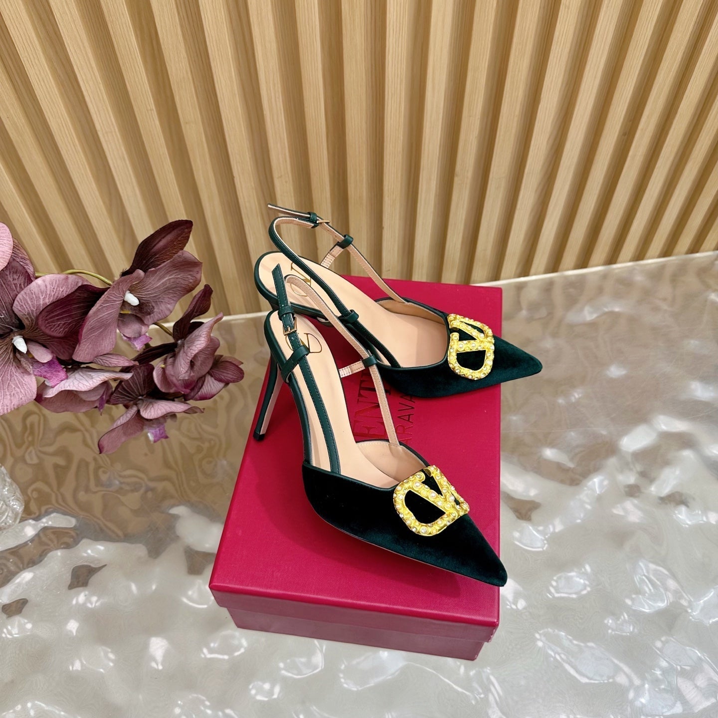 VALENTINO 25S HIGH-HEEL SLINGBACKS IN DARK GREEN VELVET WITH GOLD HARDWARE - 35 / 4 cm