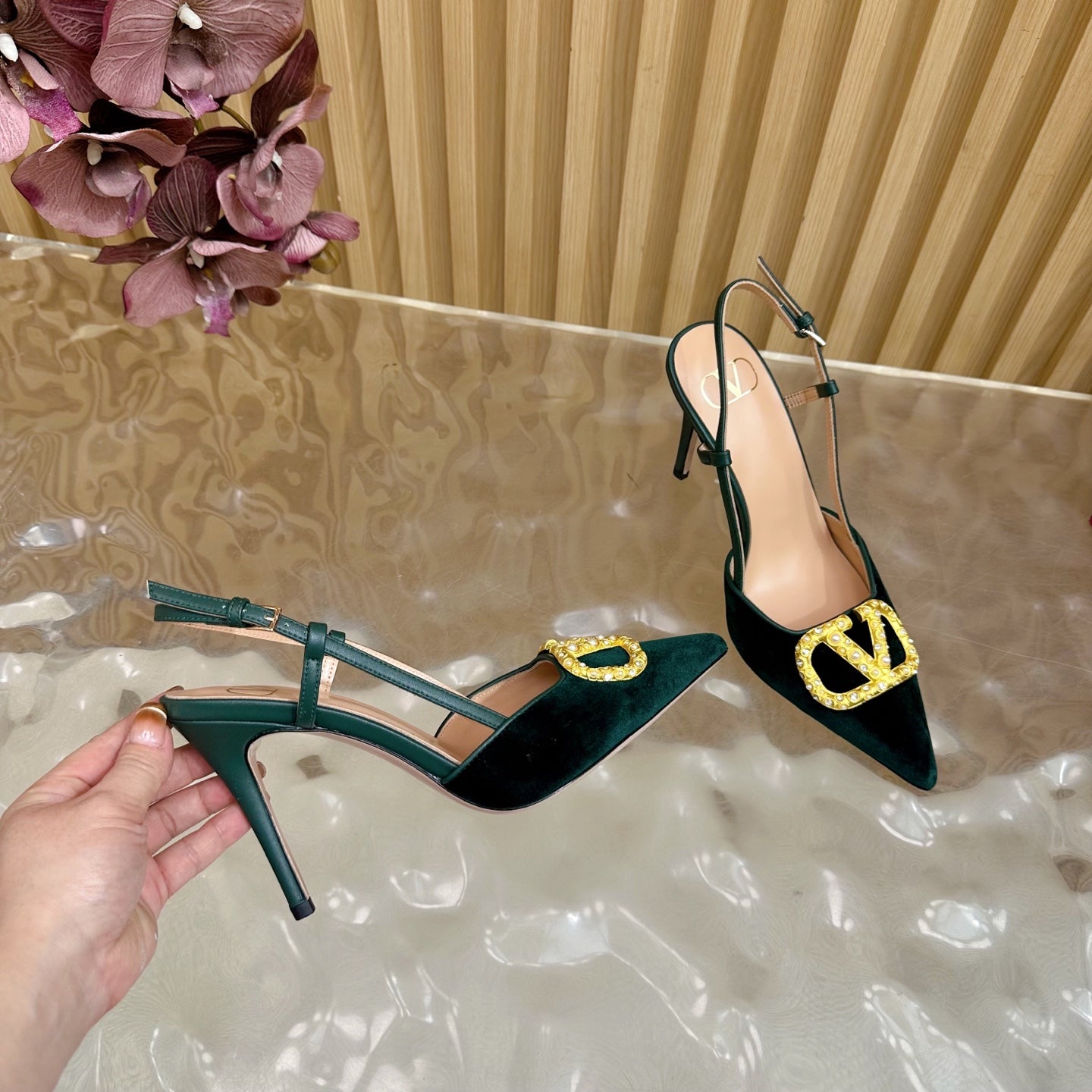 VALENTINO 25S HIGH-HEEL SLINGBACKS IN DARK GREEN VELVET WITH GOLD HARDWARE - 35 / 4 cm