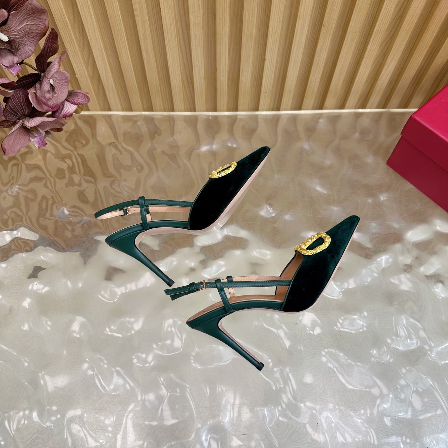 VALENTINO 25S HIGH-HEEL SLINGBACKS IN DARK GREEN VELVET WITH GOLD HARDWARE - 35 / 4 cm