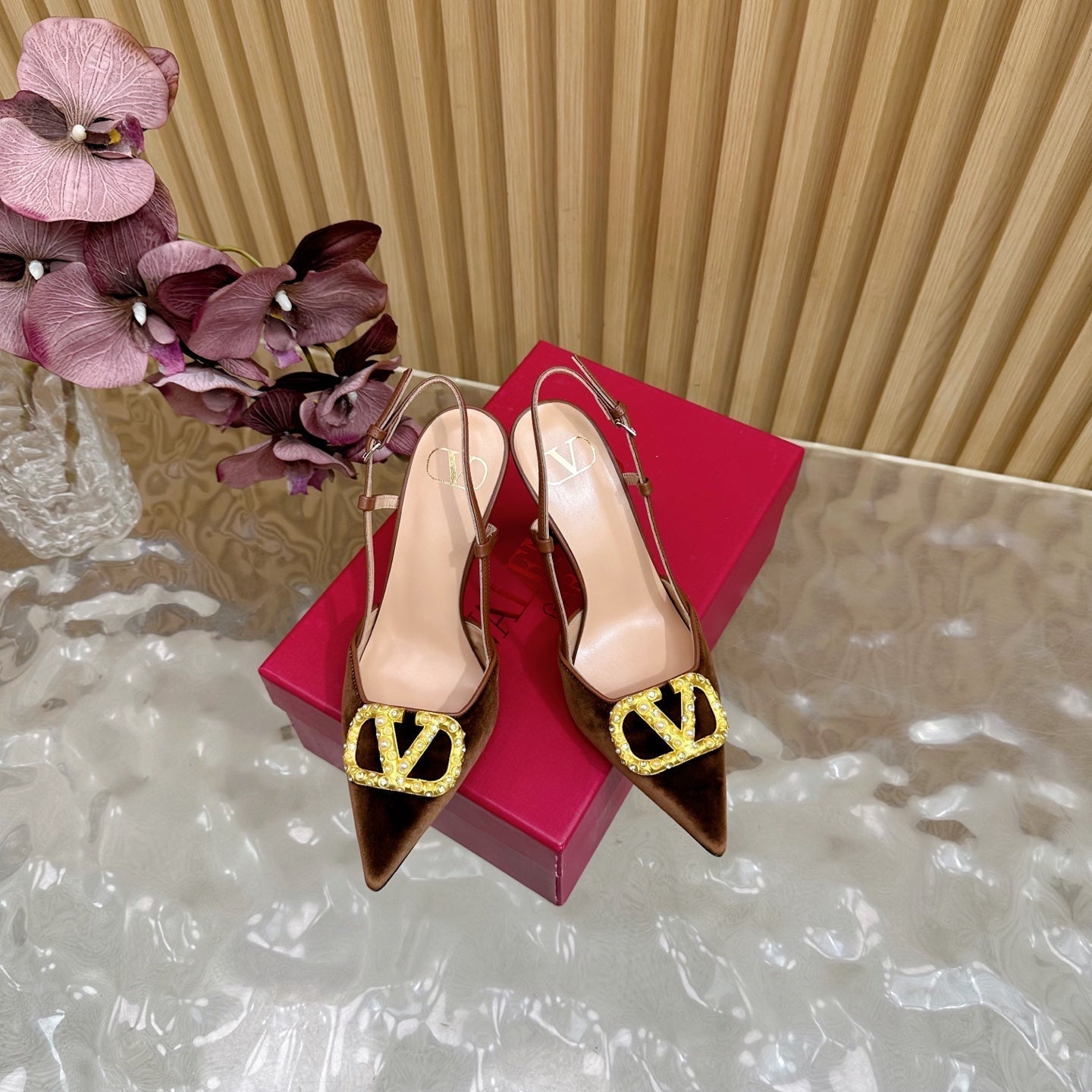 VALENTINO 25S HIGH-HEEL SLINGBACKS IN DARK BROWN VELVET WITH GOLD HARDWARE - 35 / 4 cm