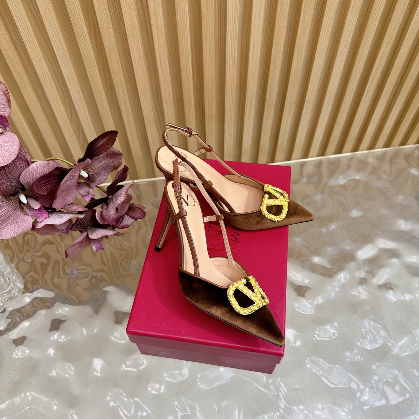 VALENTINO 25S HIGH-HEEL SLINGBACKS IN DARK BROWN VELVET WITH GOLD HARDWARE - 35 / 4 cm