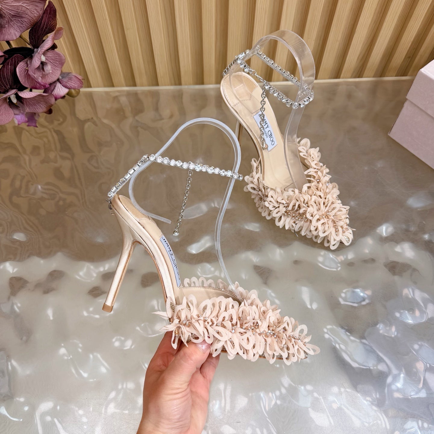 БОСОНІЖКИ JIMMY CHOO 26S НА ВИСОКИХ ПІДБОРАХ 100 ММ ІЗ ТКАНИНИ ТА ШКІРИ ЯГНЯТИ НЮДОВО-РОЖЕВОГО КОЛЬОРУ ЗІ СТРАЗАМИ