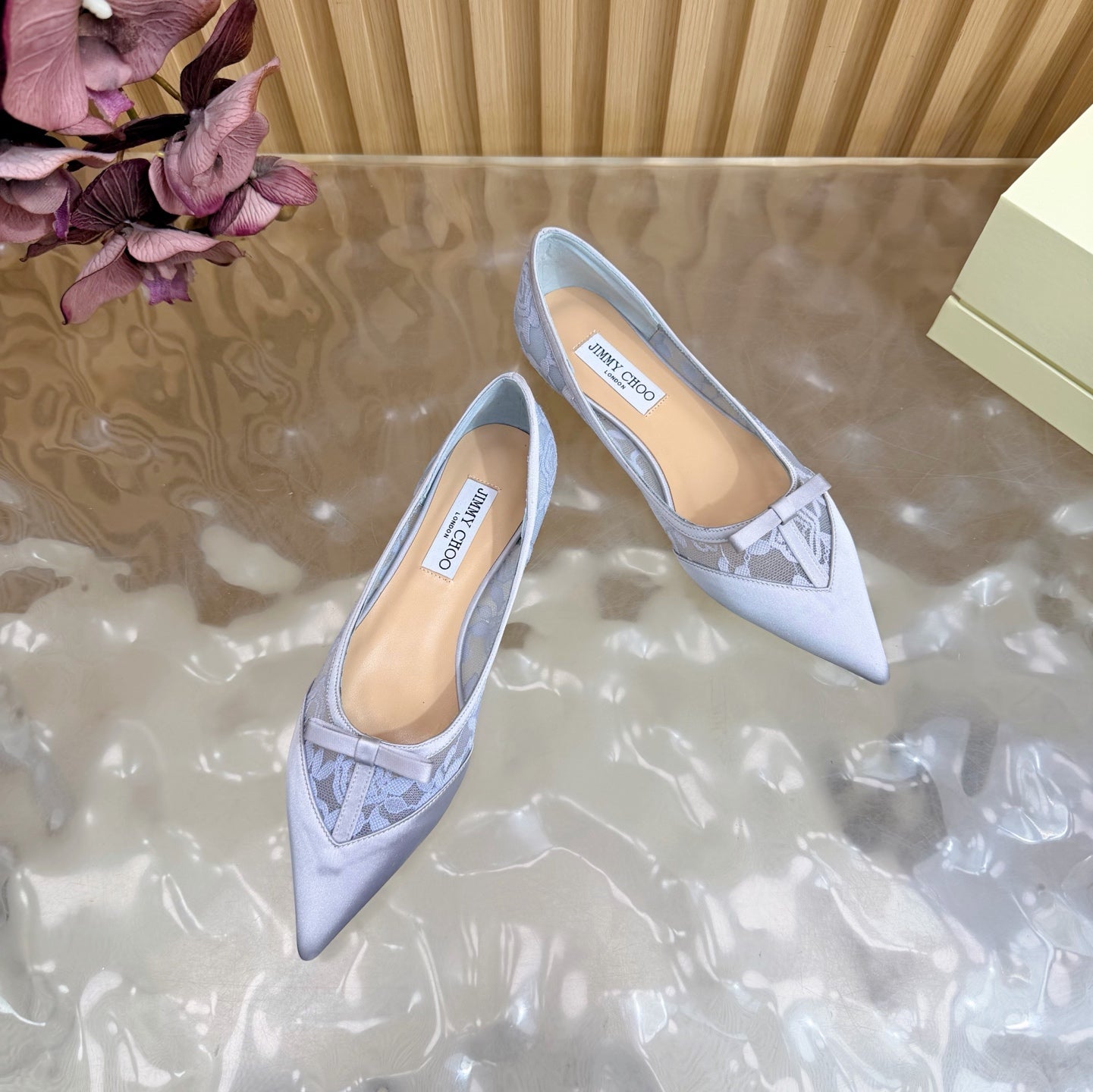 ЖІНОЧІ БАЛЕТКИ JIMMY CHOO 26S З ПАСТЕЛЬНО-БЛАКИТНОГО МЕРЕЖИВА ТА АТЛАСУ