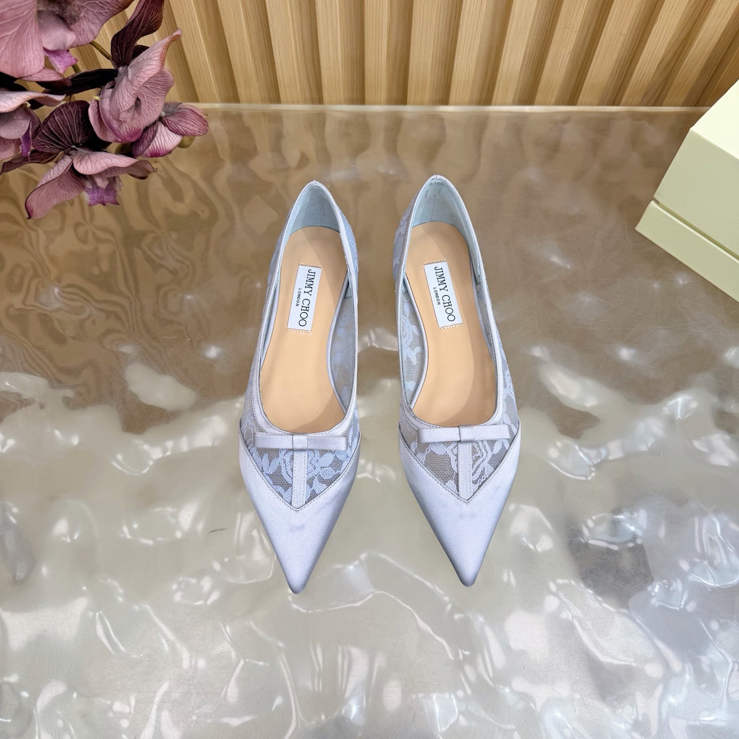 ЖІНОЧІ БАЛЕТКИ JIMMY CHOO 26S З ПАСТЕЛЬНО-БЛАКИТНОГО МЕРЕЖИВА ТА АТЛАСУ