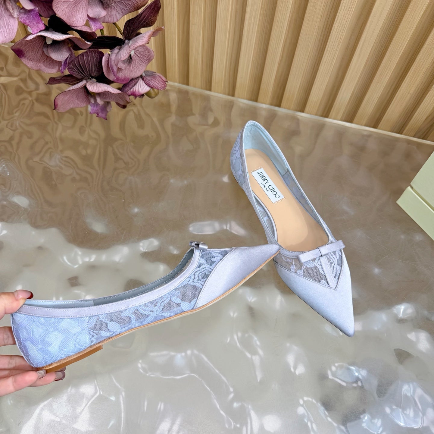 ЖІНОЧІ БАЛЕТКИ JIMMY CHOO 26S З ПАСТЕЛЬНО-БЛАКИТНОГО МЕРЕЖИВА ТА АТЛАСУ