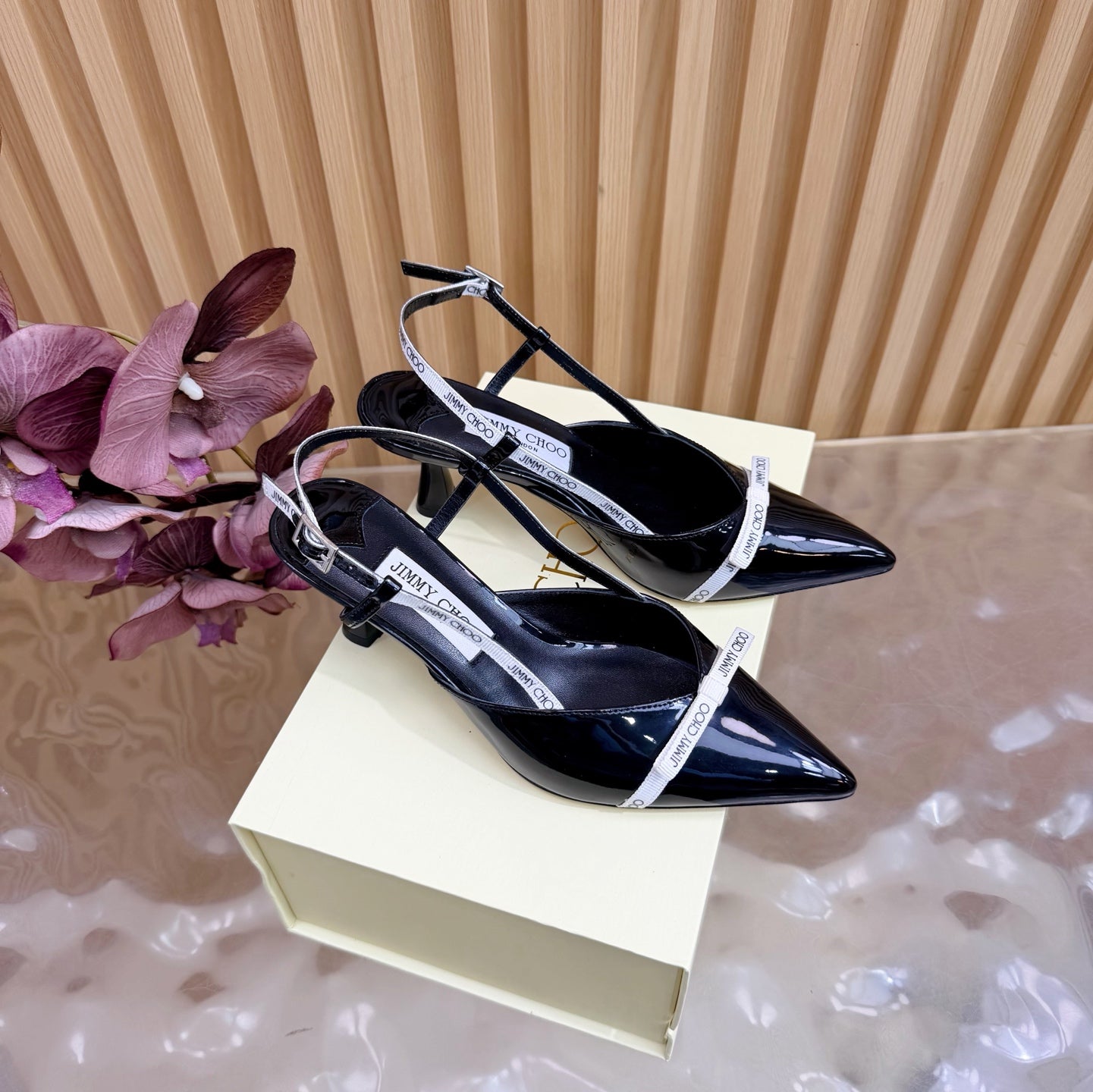 БОСОНІЖКИ JIMMY CHOO 26S НА ПІДБОРАХ 65 ММ З ЧОРНОЇ ЛАКОВАНОЇ ТЕЛЯЧОЇ ШКІРИ