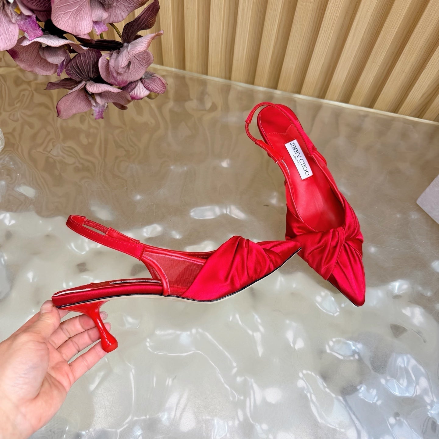 БОСОНІЖКИ JIMMY CHOO 26S НА ПІДБОРАХ 60 ММ ЧЕРВОНОГО КОЛЬОРУ З АТЛАСУ З ДЕТАЛЛЮ У ВИГЛЯДІ ВУЗЛА