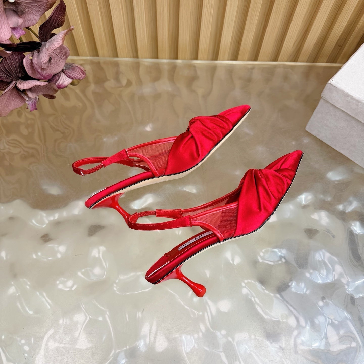 БОСОНІЖКИ JIMMY CHOO 26S НА ПІДБОРАХ 60 ММ ЧЕРВОНОГО КОЛЬОРУ З АТЛАСУ З ДЕТАЛЛЮ У ВИГЛЯДІ ВУЗЛА